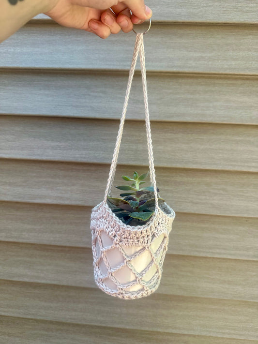 Hanging plant basket